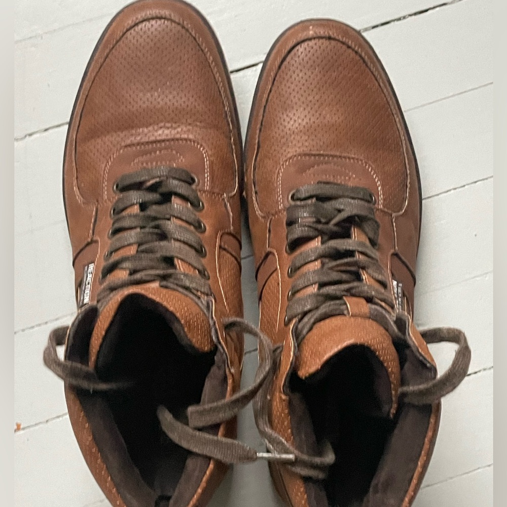 Kenneth Cole 10.5 laced brown shoes